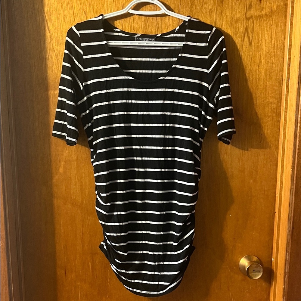 Woman’s A Pea in the Pod Black and White Striped V-Neck Maternity Top Medium